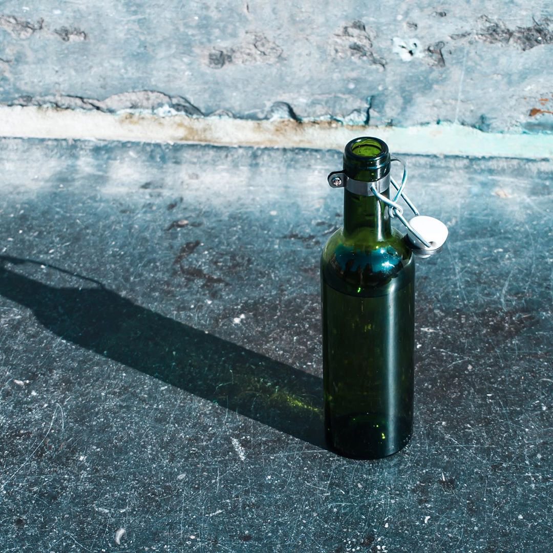 Drikkeflaske i gennemsigtigt glas