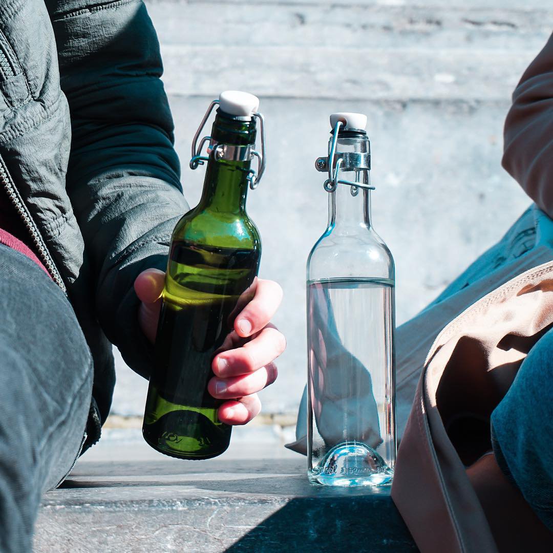 Drikkeflaske i gennemsigtigt glas