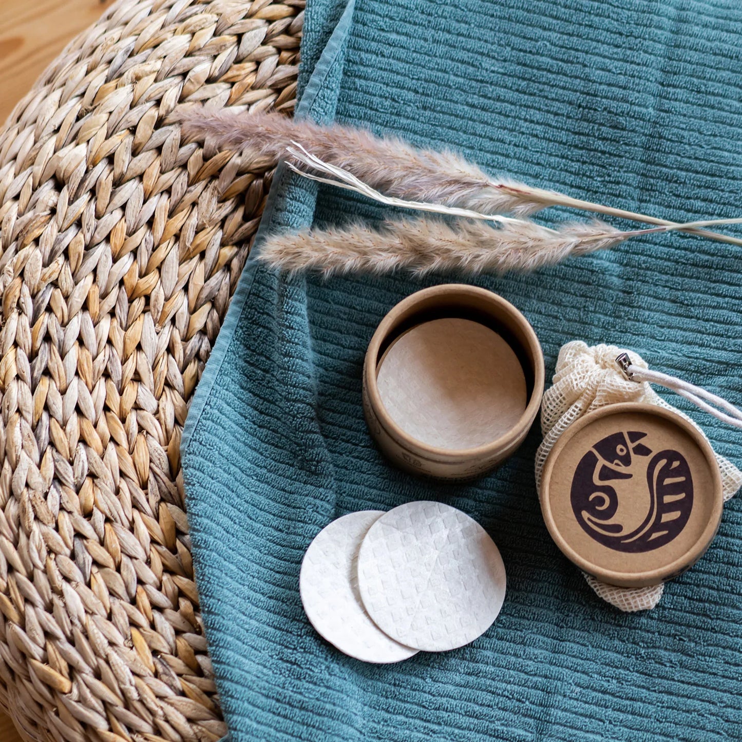 Vaskbare puder til fjernelse af make-up | fra træcellulose | 10 bæredygtige puder inkl. æske til opbevaring og vaskenet